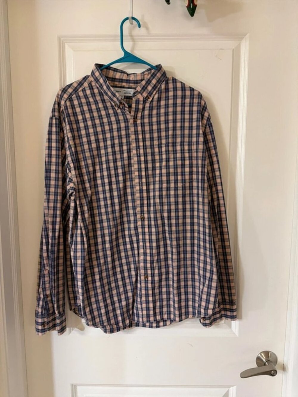 Men’s long sleeve button down shirt, lightweight. Size XL.